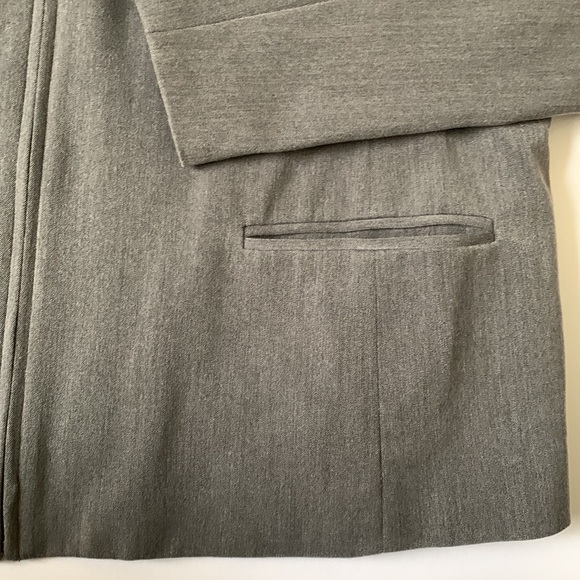 Sag Harbor stretch silver blazer, size 20 - Picture 6 of 9